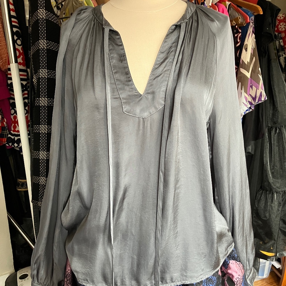 Bella Dahl peasant top NWT - light gray / silver S